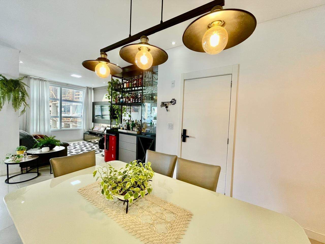 Apartamento à venda no Meia Praia: 