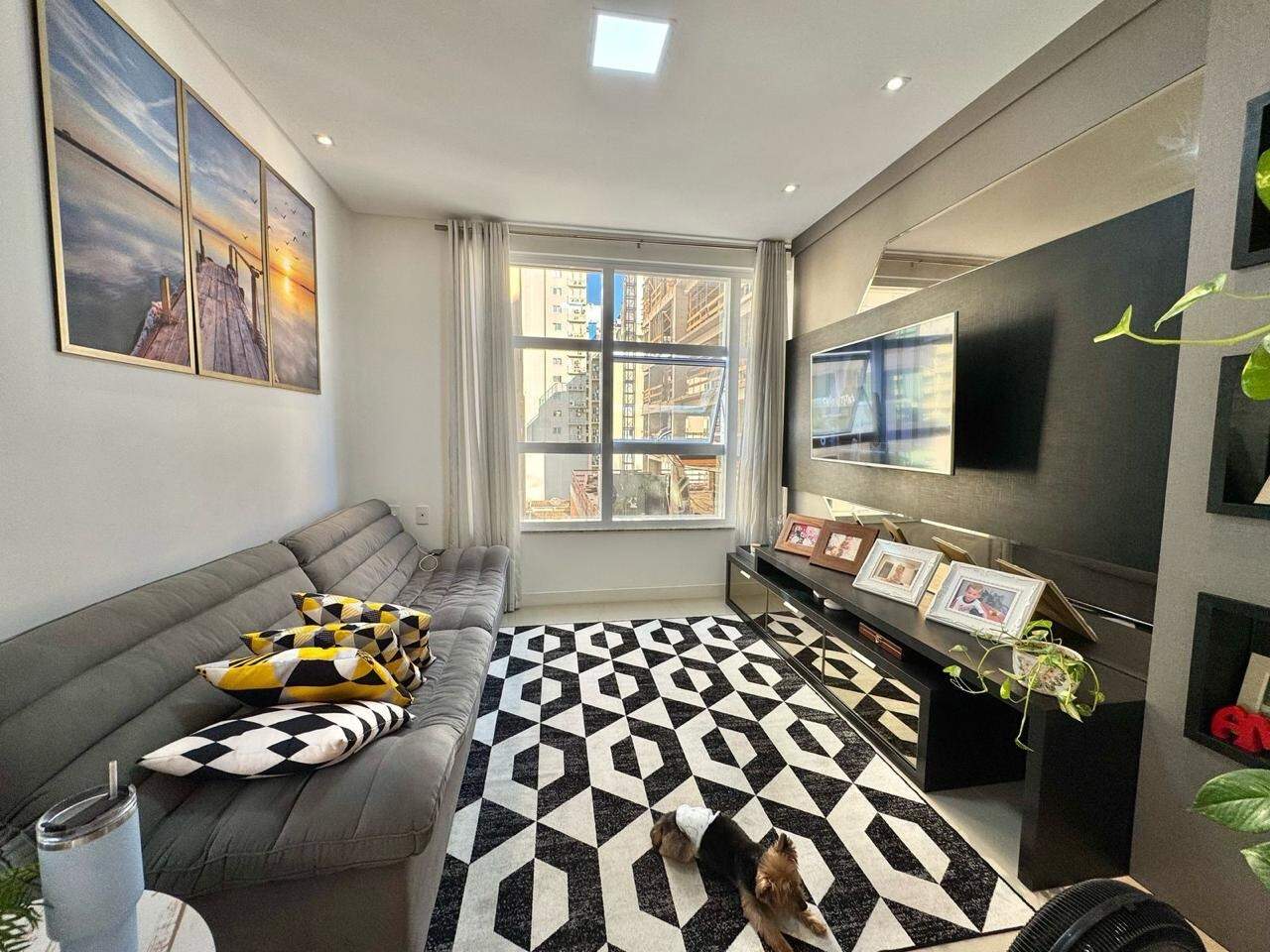 Apartamento à venda no Meia Praia: 