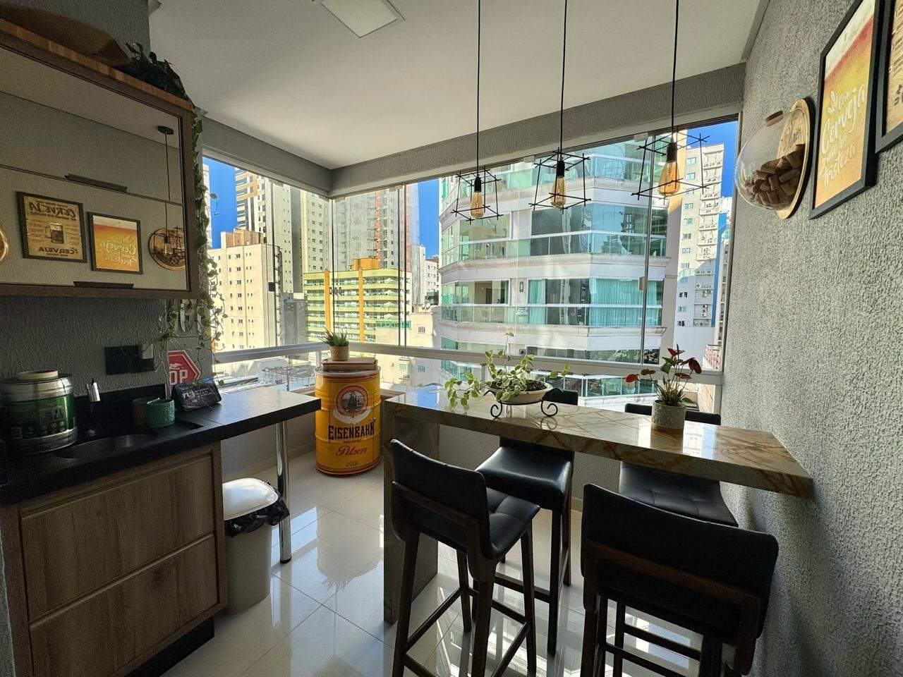 Apartamento à venda no Meia Praia: 