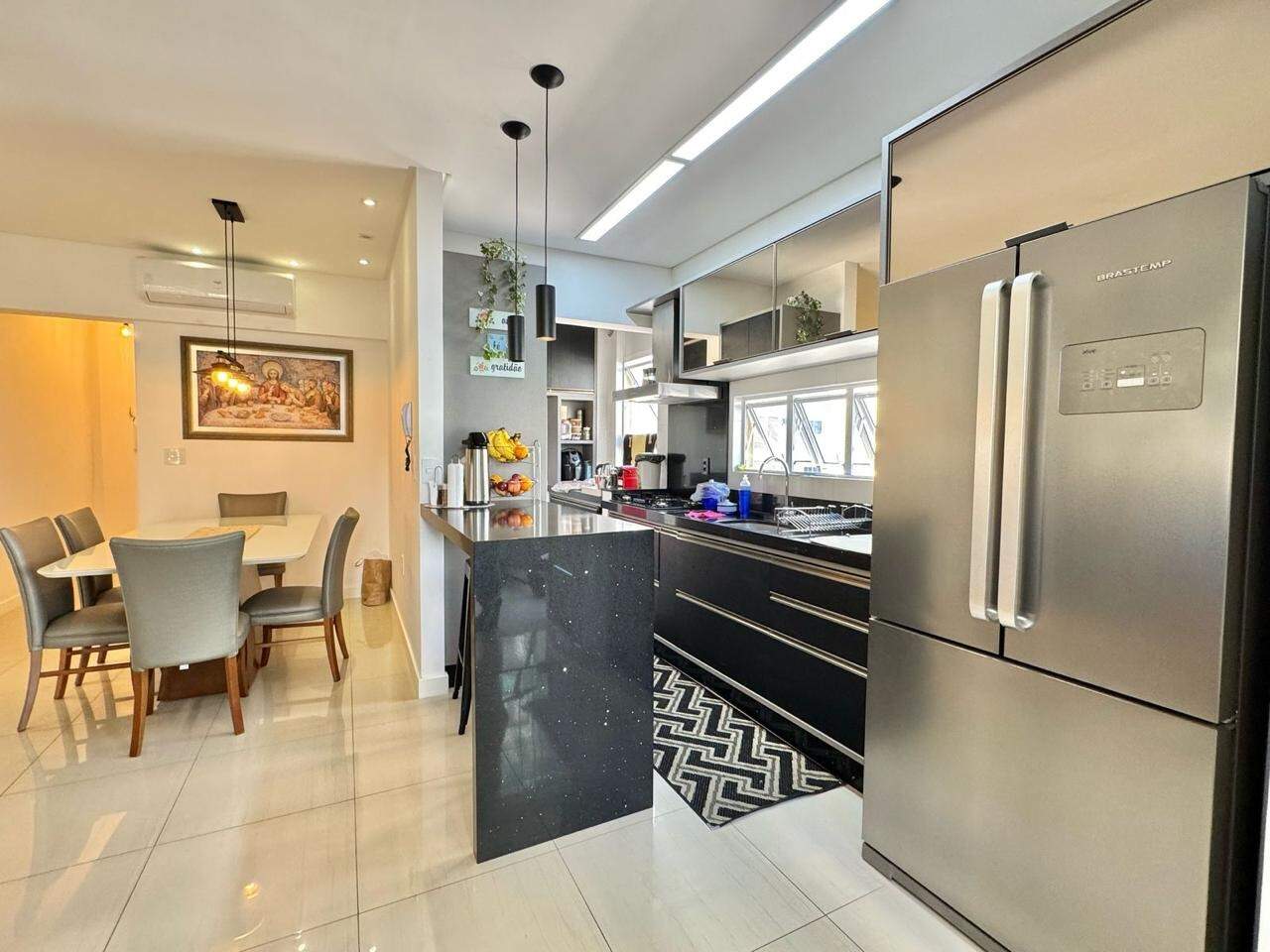 Apartamento à venda no Meia Praia: 