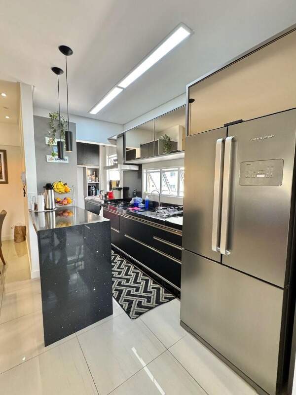 Apartamento à venda no Meia Praia: 