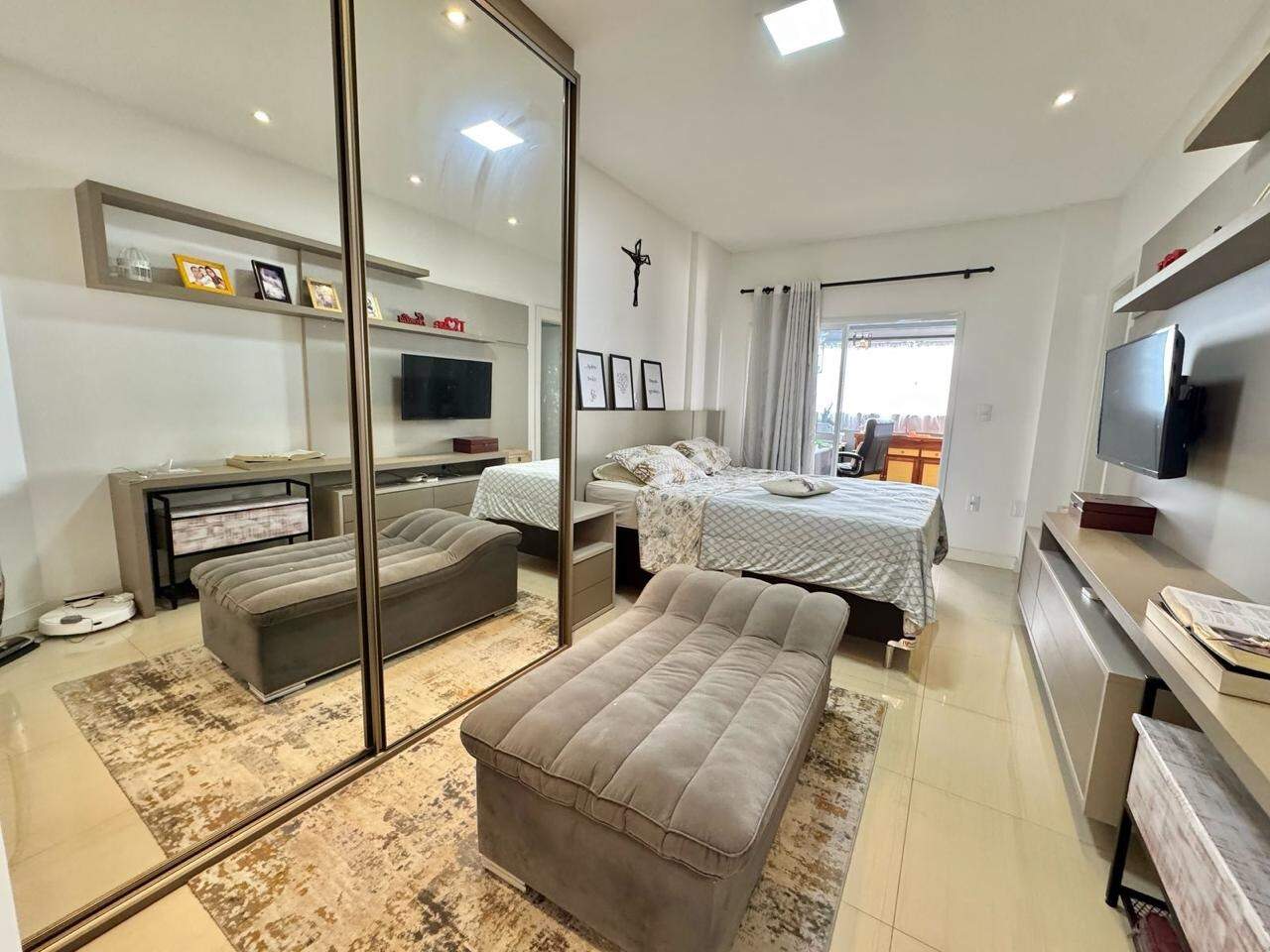 Apartamento à venda no Meia Praia: 