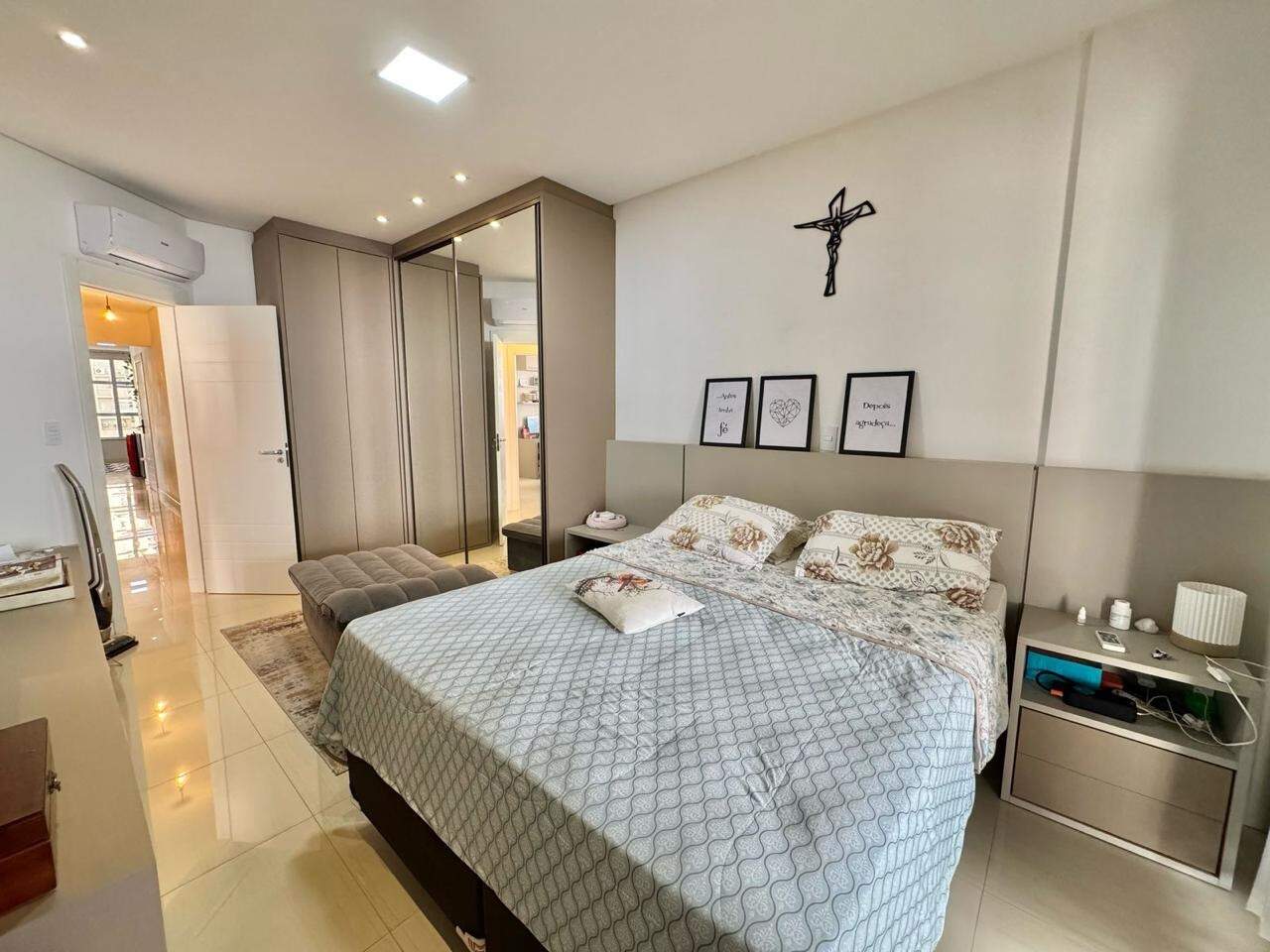Apartamento à venda no Meia Praia: 