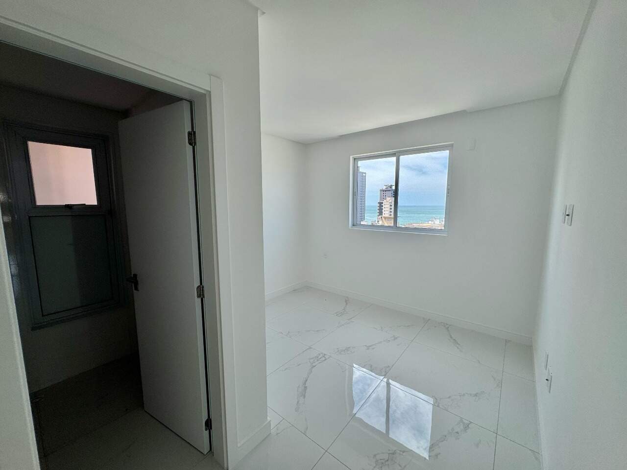 Apartamento à venda no Meia Praia: 