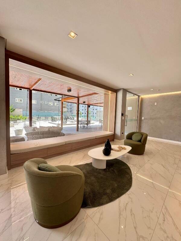 Apartamento à venda no Meia Praia: 