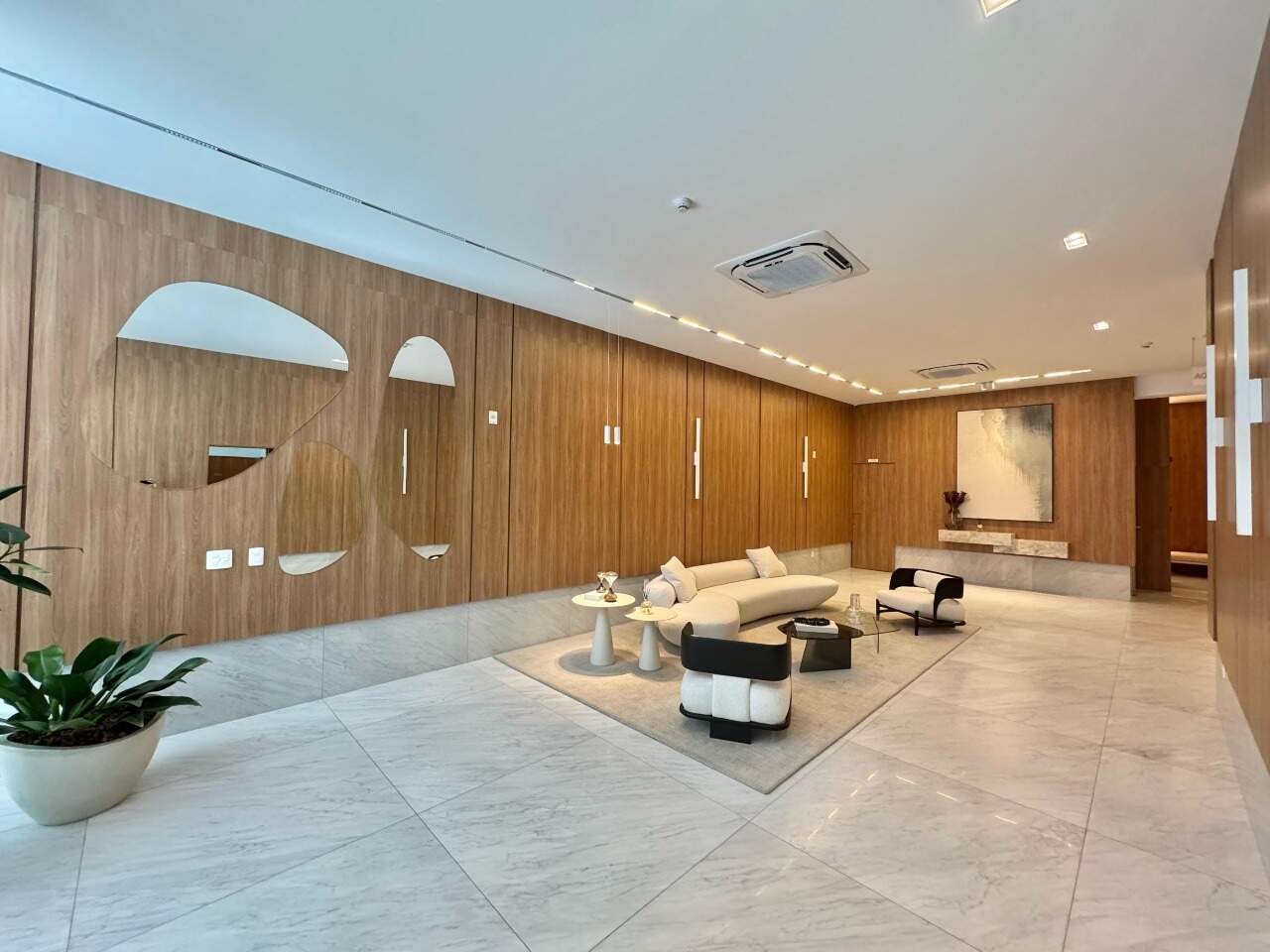 Apartamento à venda no Meia Praia: 