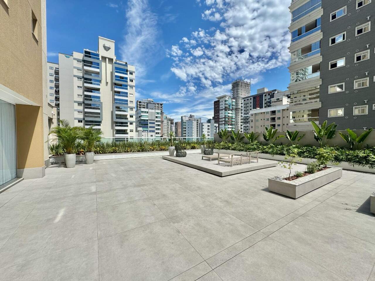 Apartamento à venda no Meia Praia: 