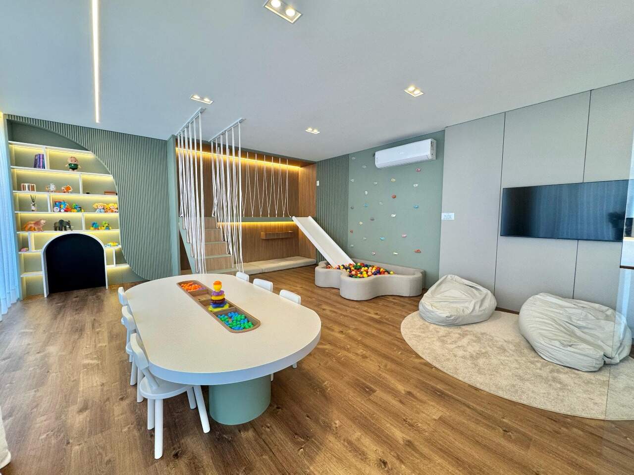 Apartamento à venda no Meia Praia: 