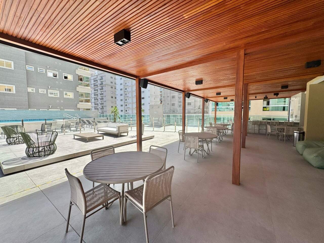 Apartamento à venda no Meia Praia: 