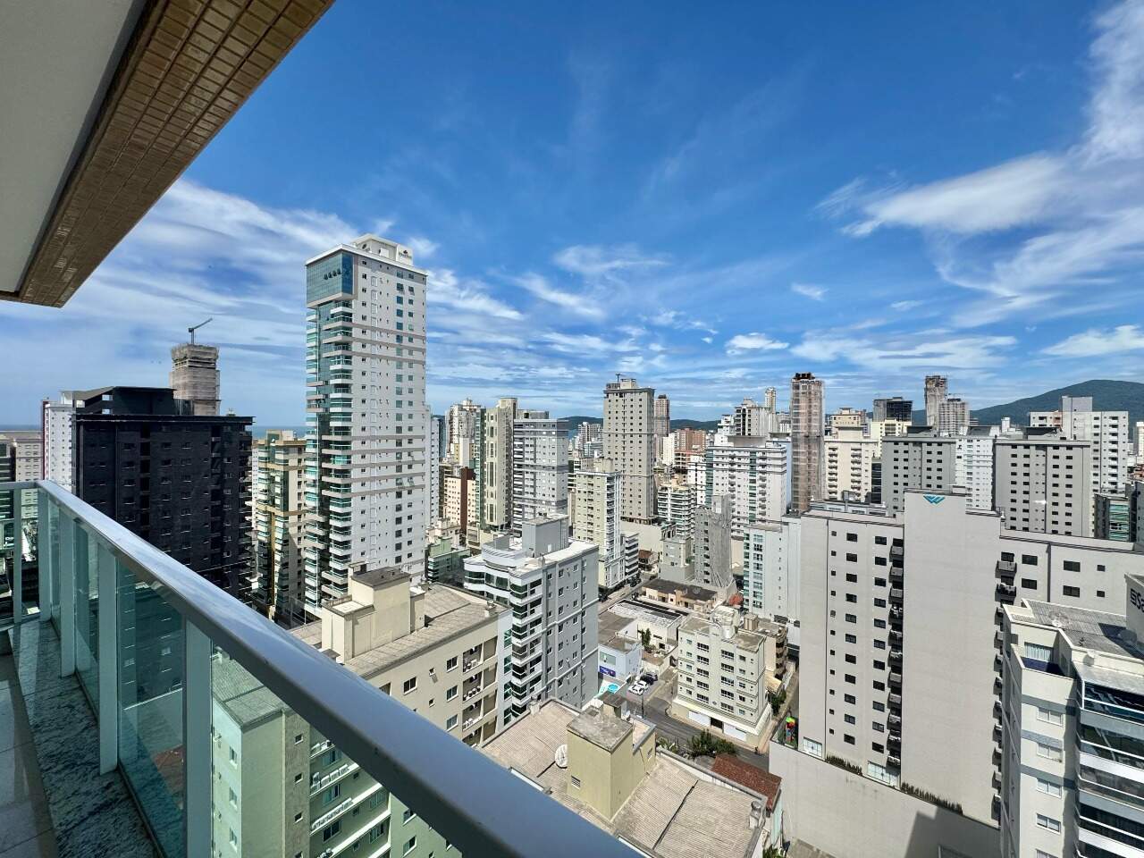 Apartamento à venda no Meia Praia: 