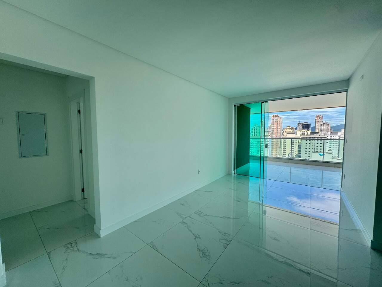 Apartamento à venda no Meia Praia: 