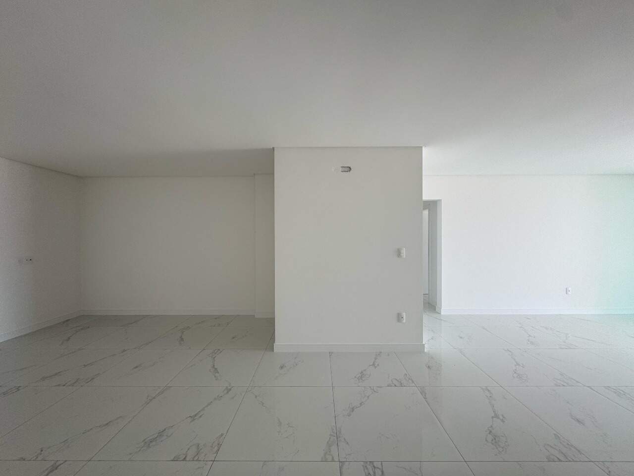 Apartamento à venda no Meia Praia: 