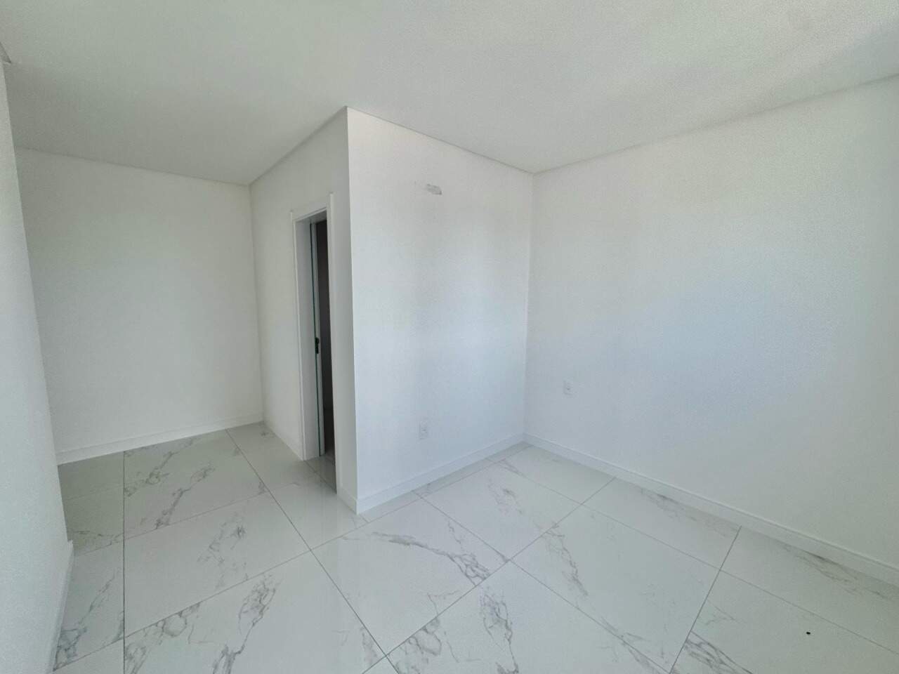 Apartamento à venda no Meia Praia: 