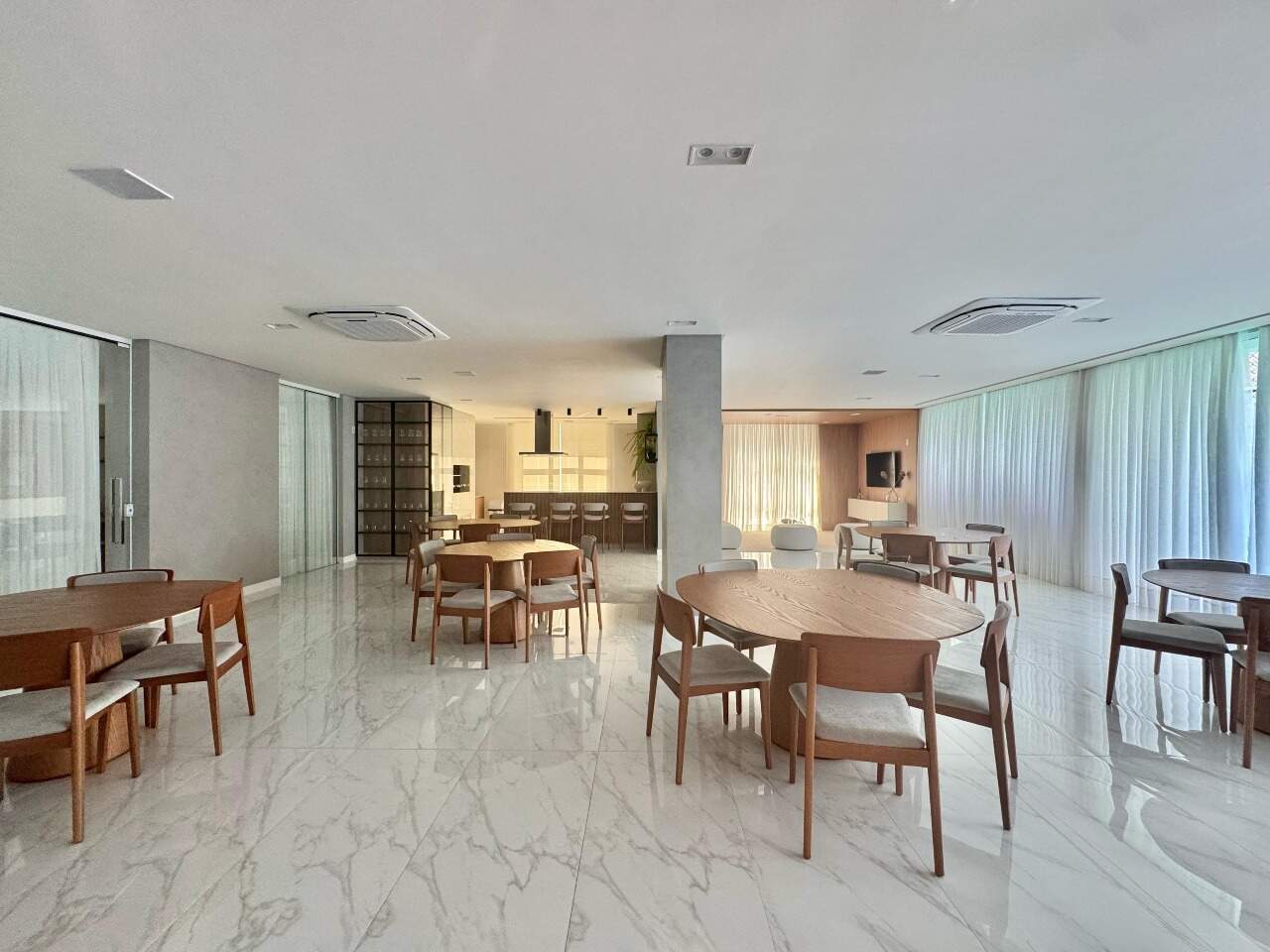 Apartamento à venda no Meia Praia: 