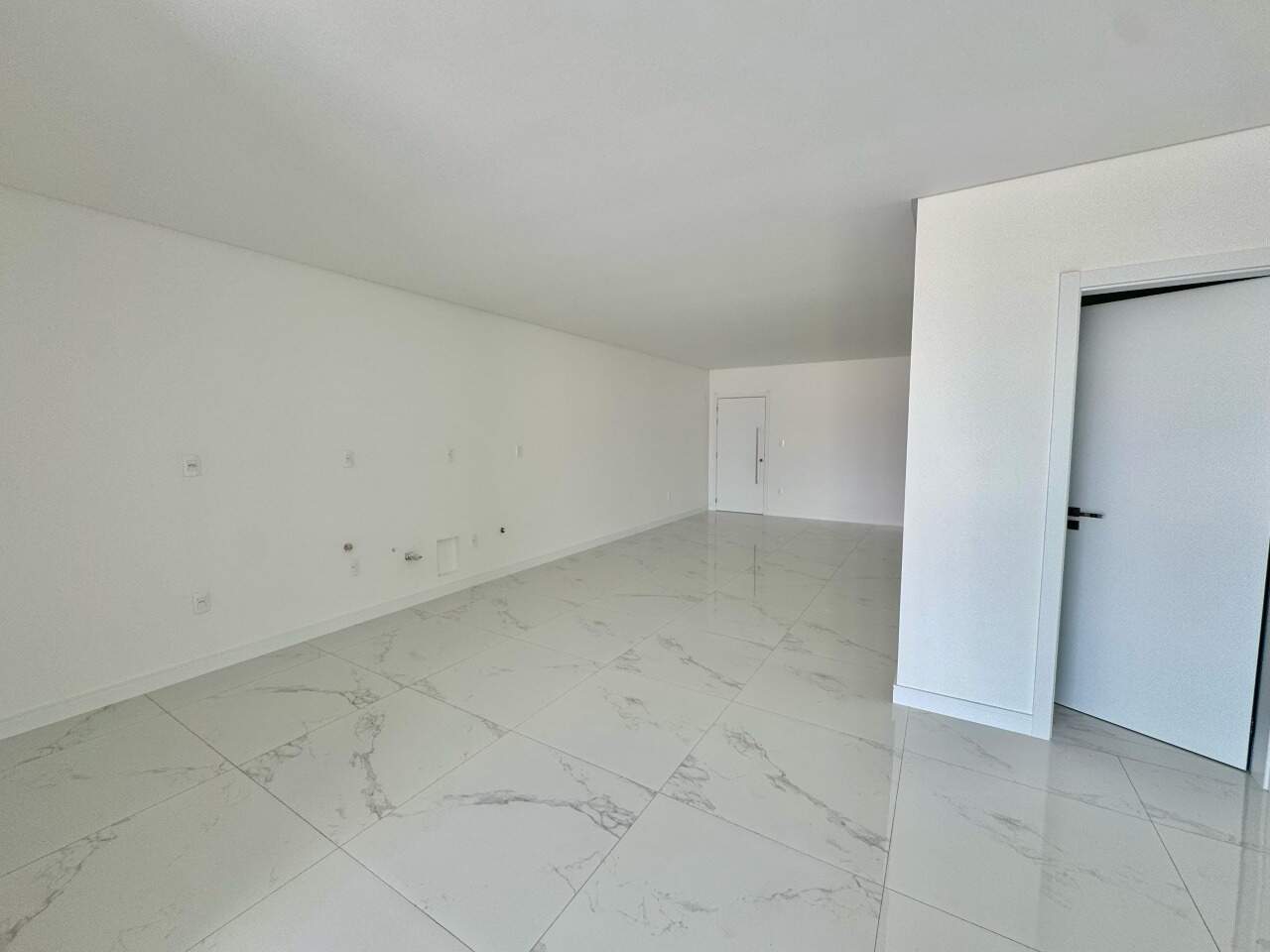 Apartamento à venda no Meia Praia: 