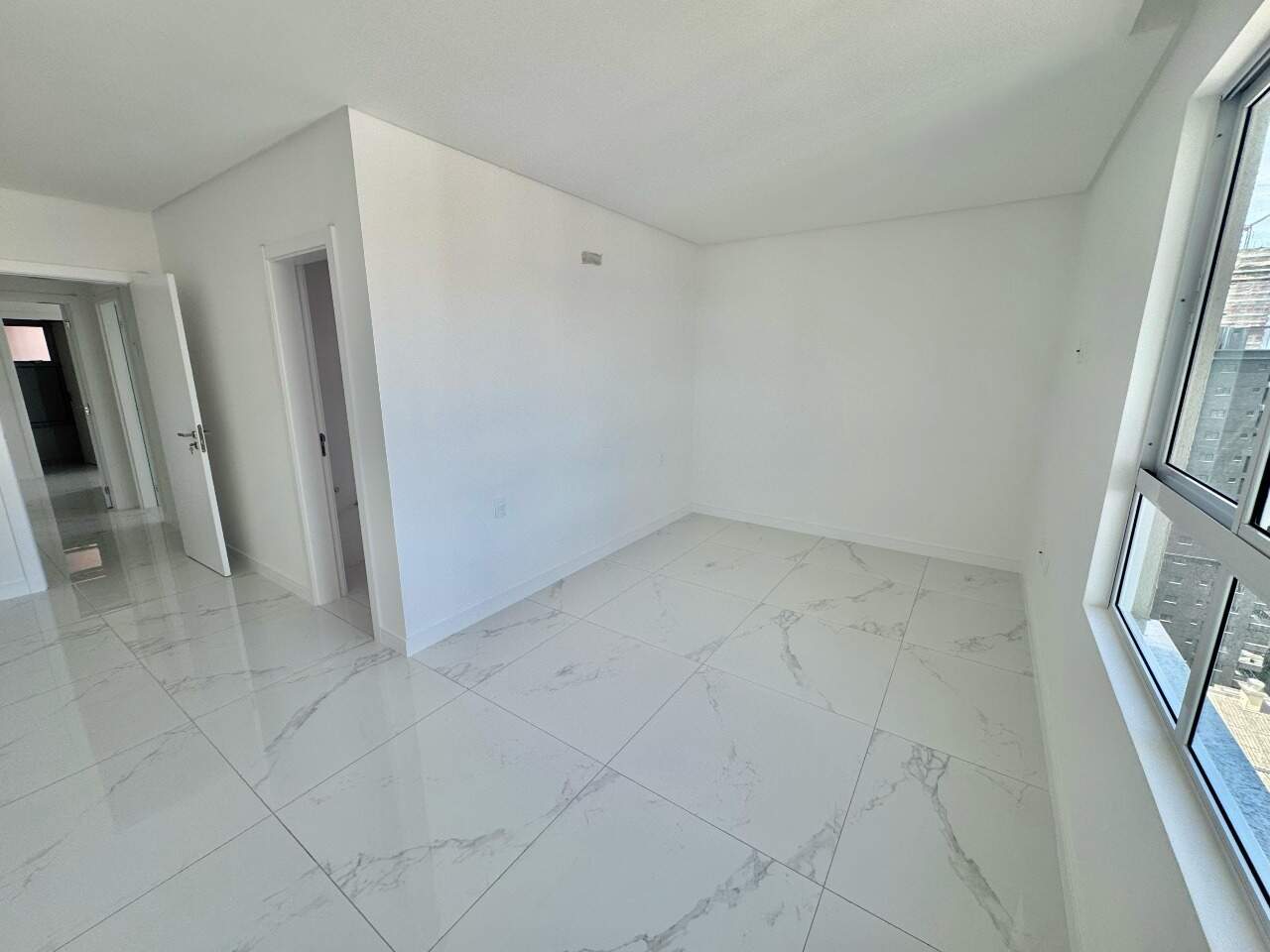 Apartamento à venda no Meia Praia: 