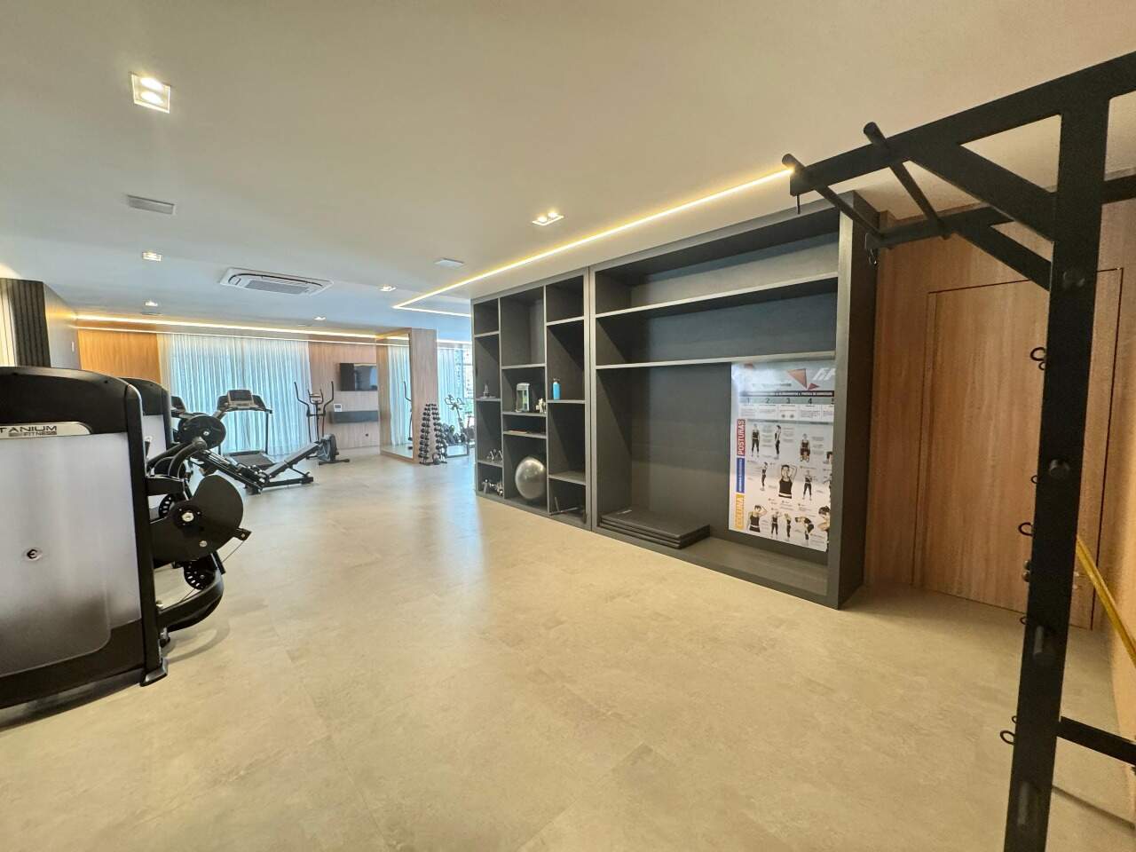 Apartamento à venda no Meia Praia: 