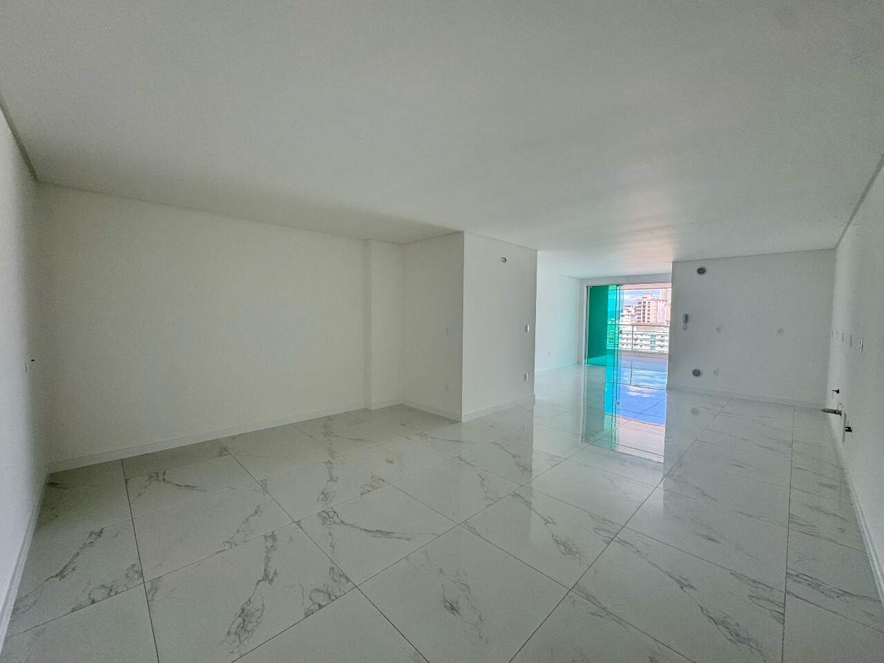 Apartamento à venda no Meia Praia: 