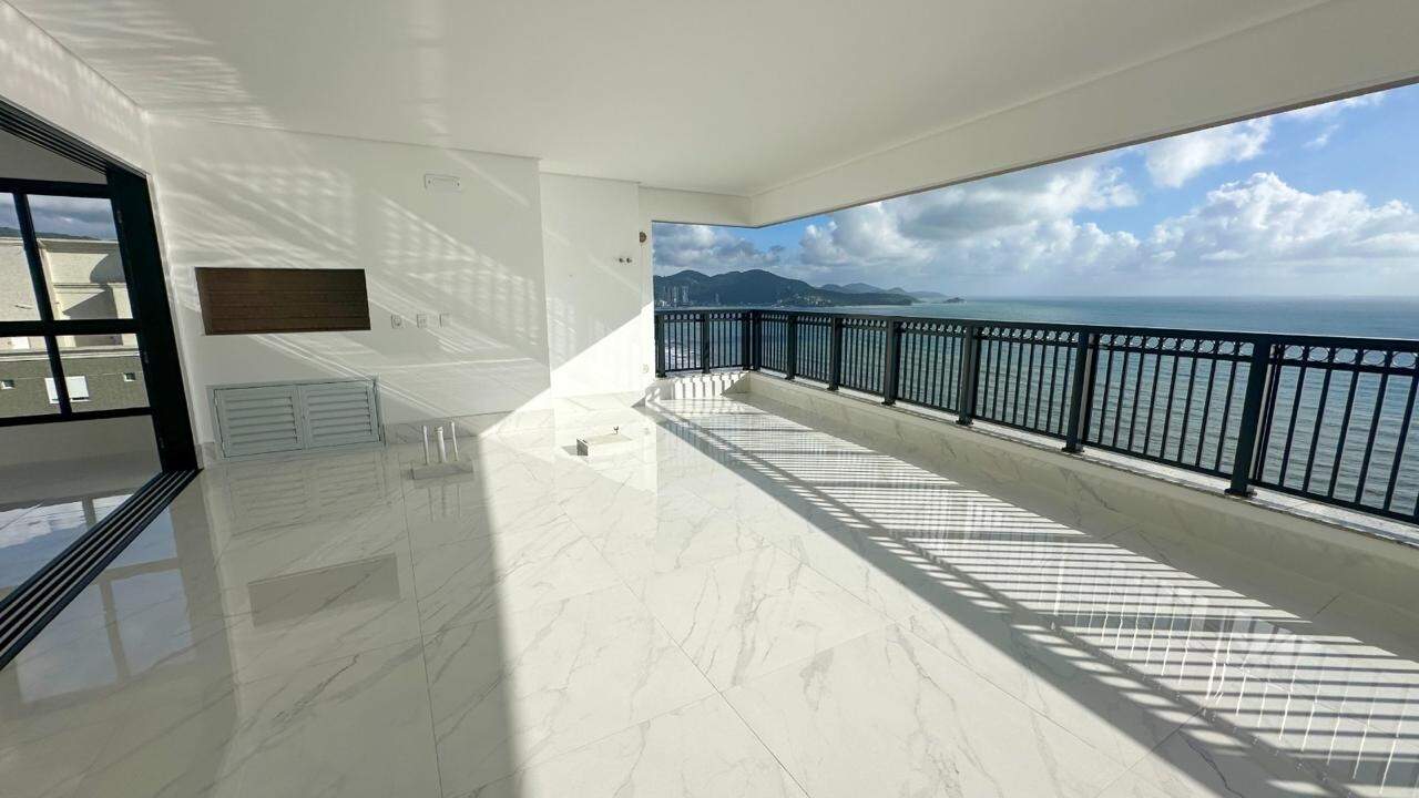 Apartamento à venda no Meia Praia: 