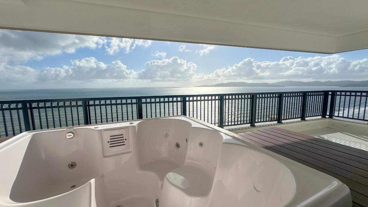 Apartamento à venda no Meia Praia: 
