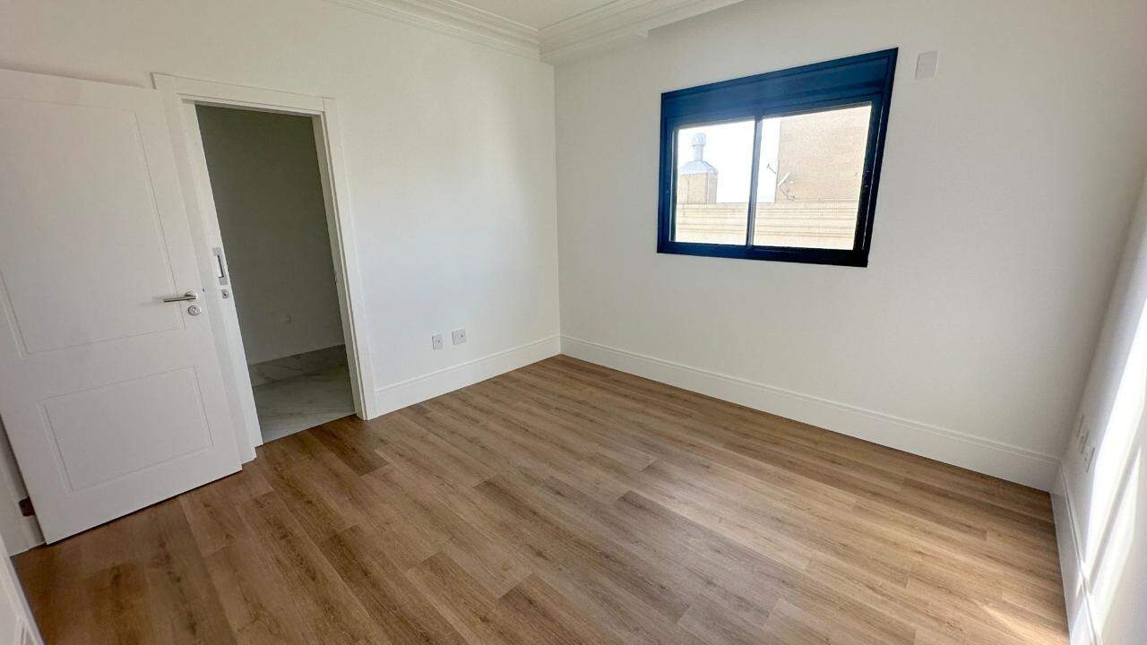 Apartamento à venda no Meia Praia: 