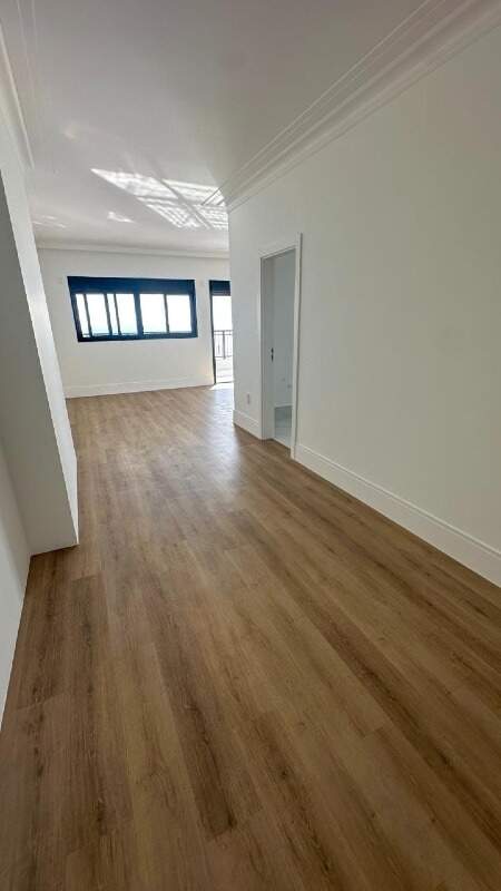 Apartamento à venda no Meia Praia: 