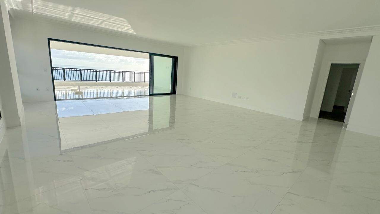 Apartamento à venda no Meia Praia: 