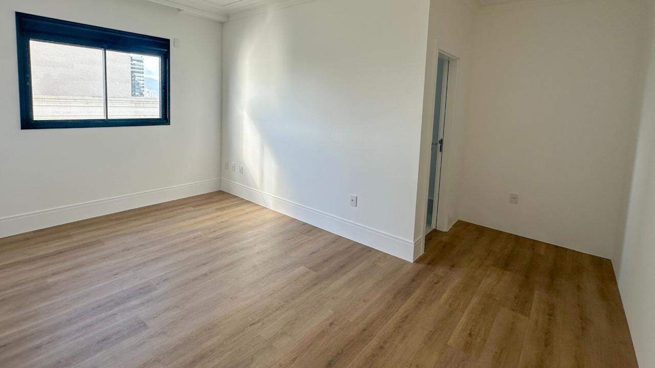 Apartamento à venda no Meia Praia: 