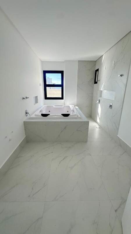 Apartamento à venda no Meia Praia: 