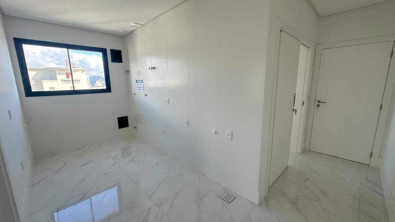 Apartamento à venda no Meia Praia: 