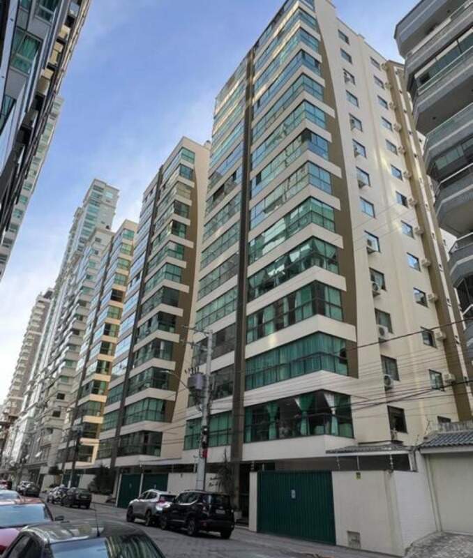 Apartamento à venda no Meia Praia: 