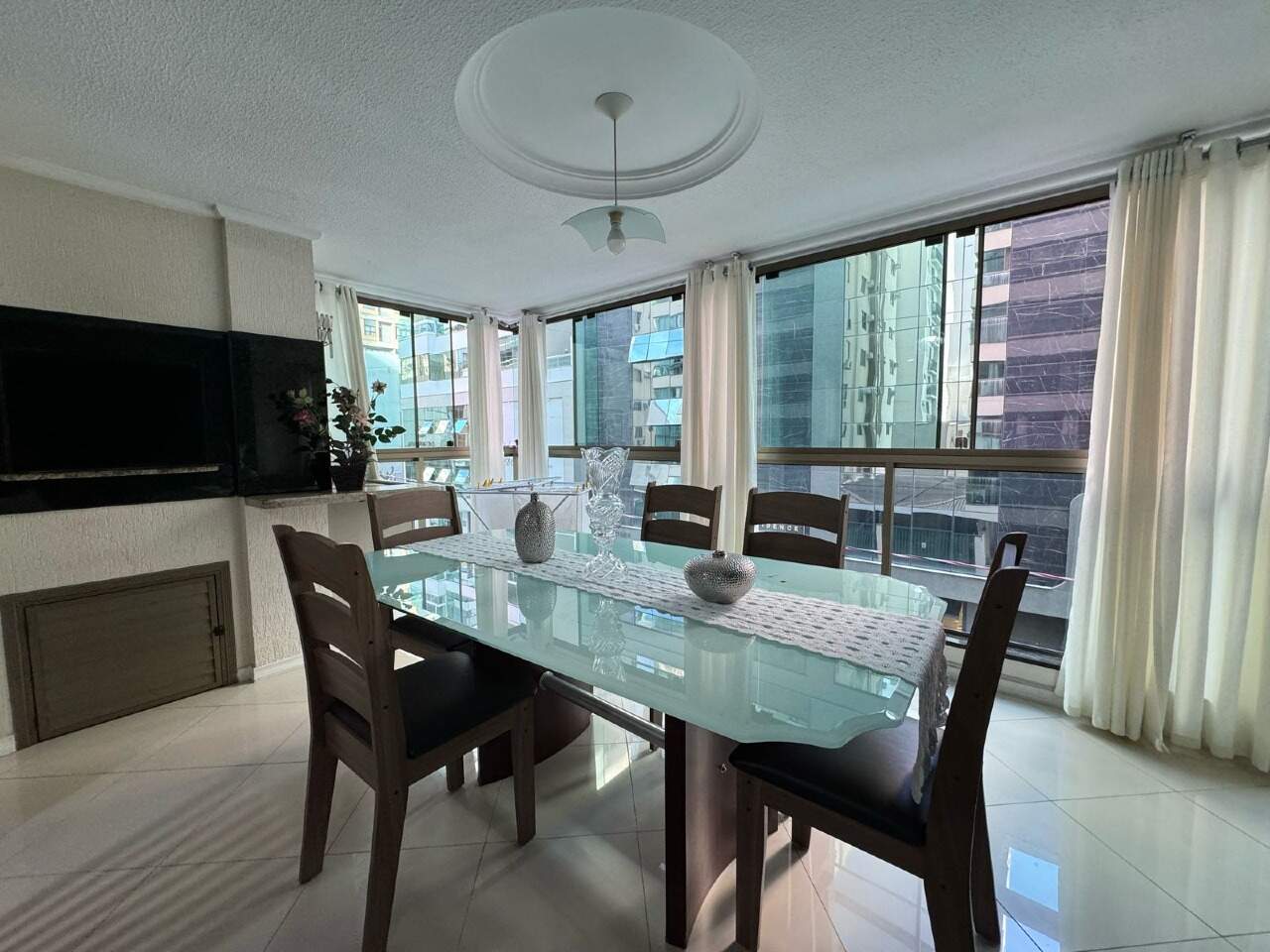 Apartamento à venda no Meia Praia: