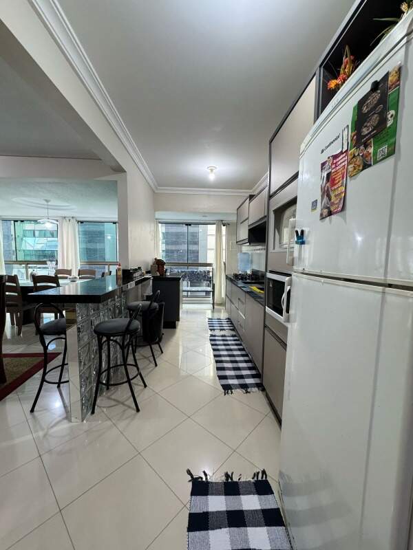 Apartamento à venda no Meia Praia: