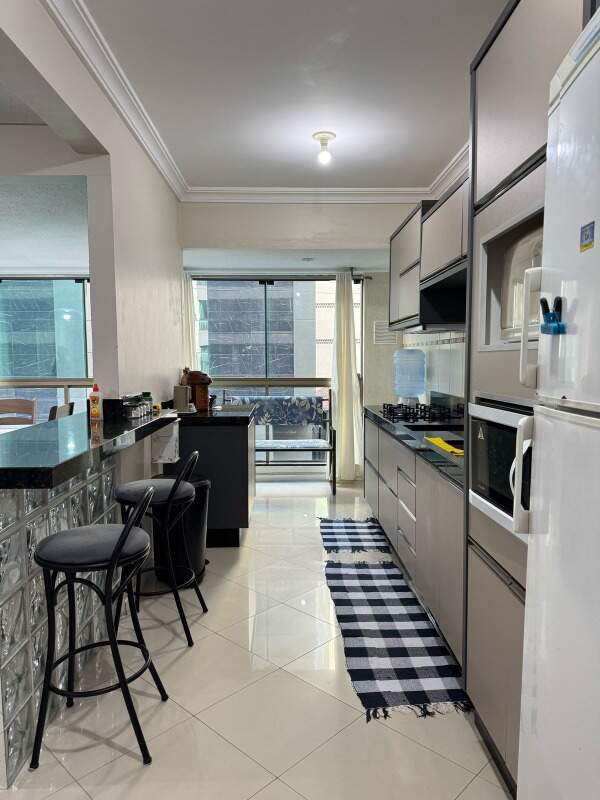 Apartamento à venda no Meia Praia: