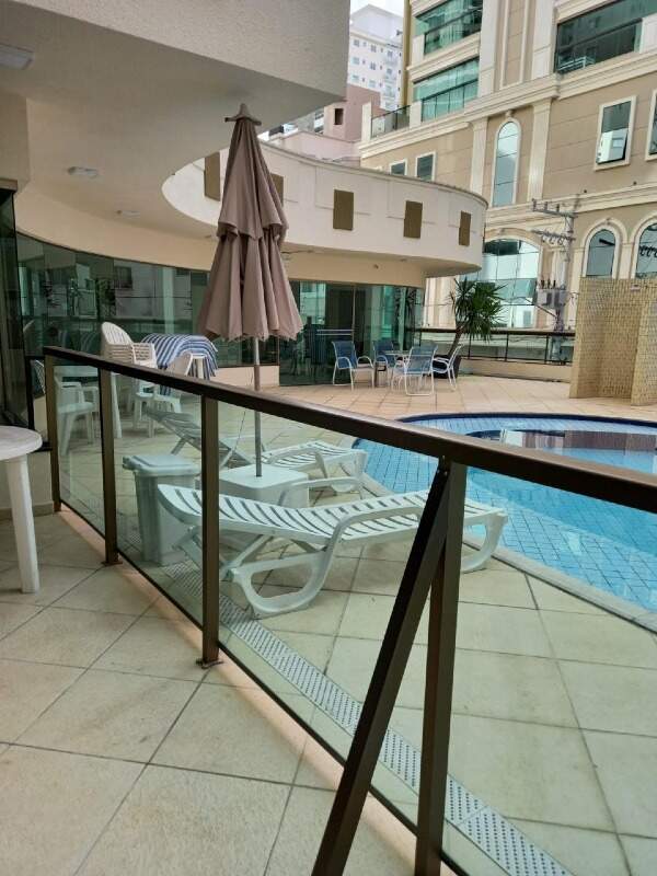 Apartamento à venda no Meia Praia: