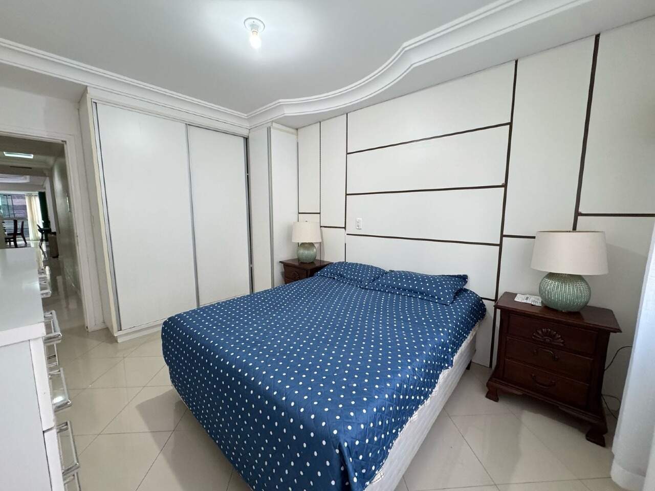 Apartamento à venda no Meia Praia: