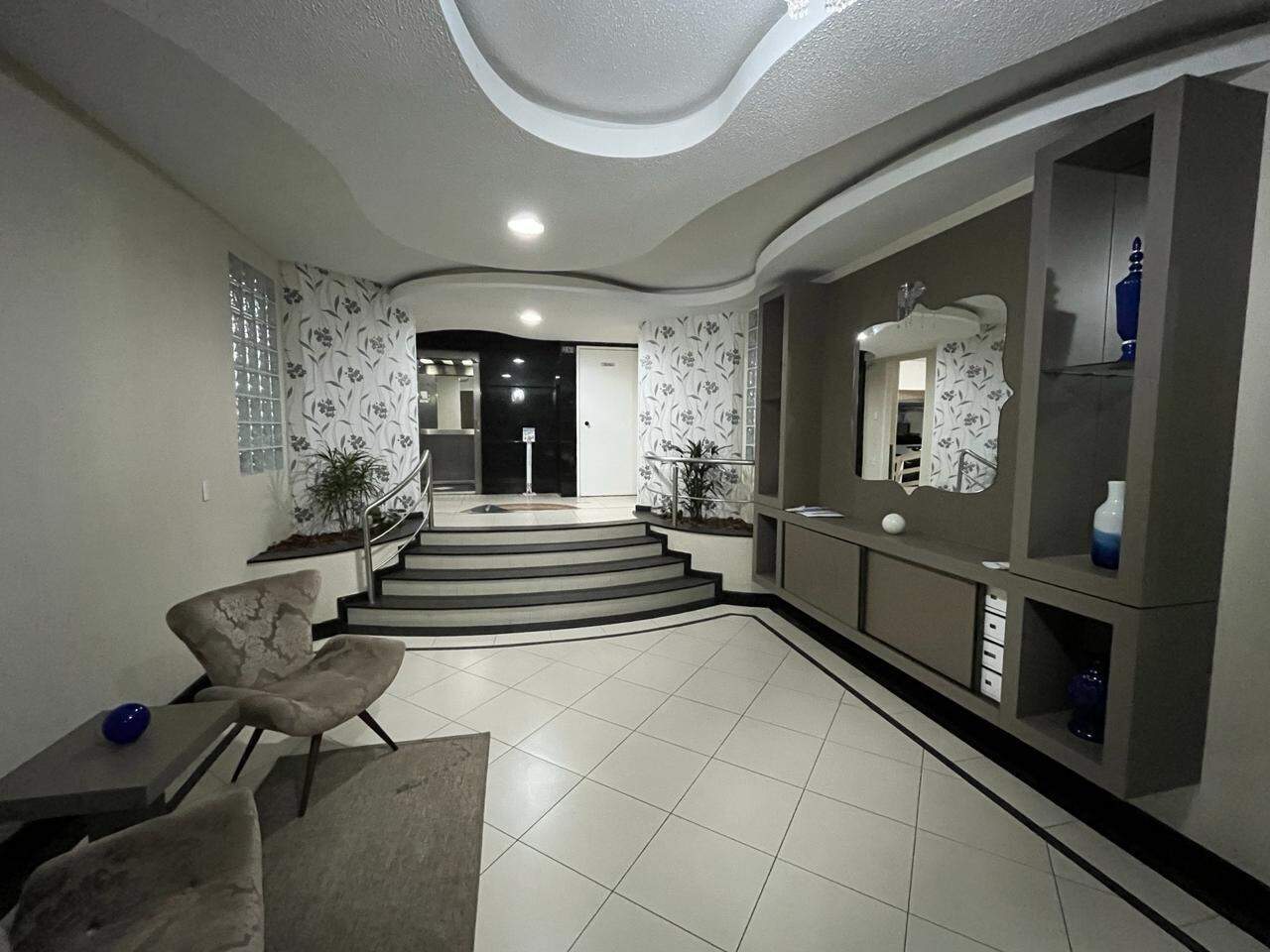 Apartamento à venda no Meia Praia: