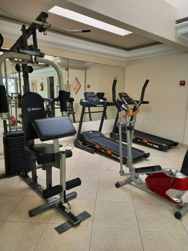 Apartamento à venda no Meia Praia: