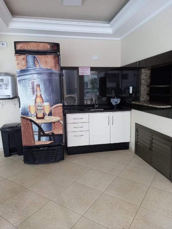 Apartamento à venda no Meia Praia: