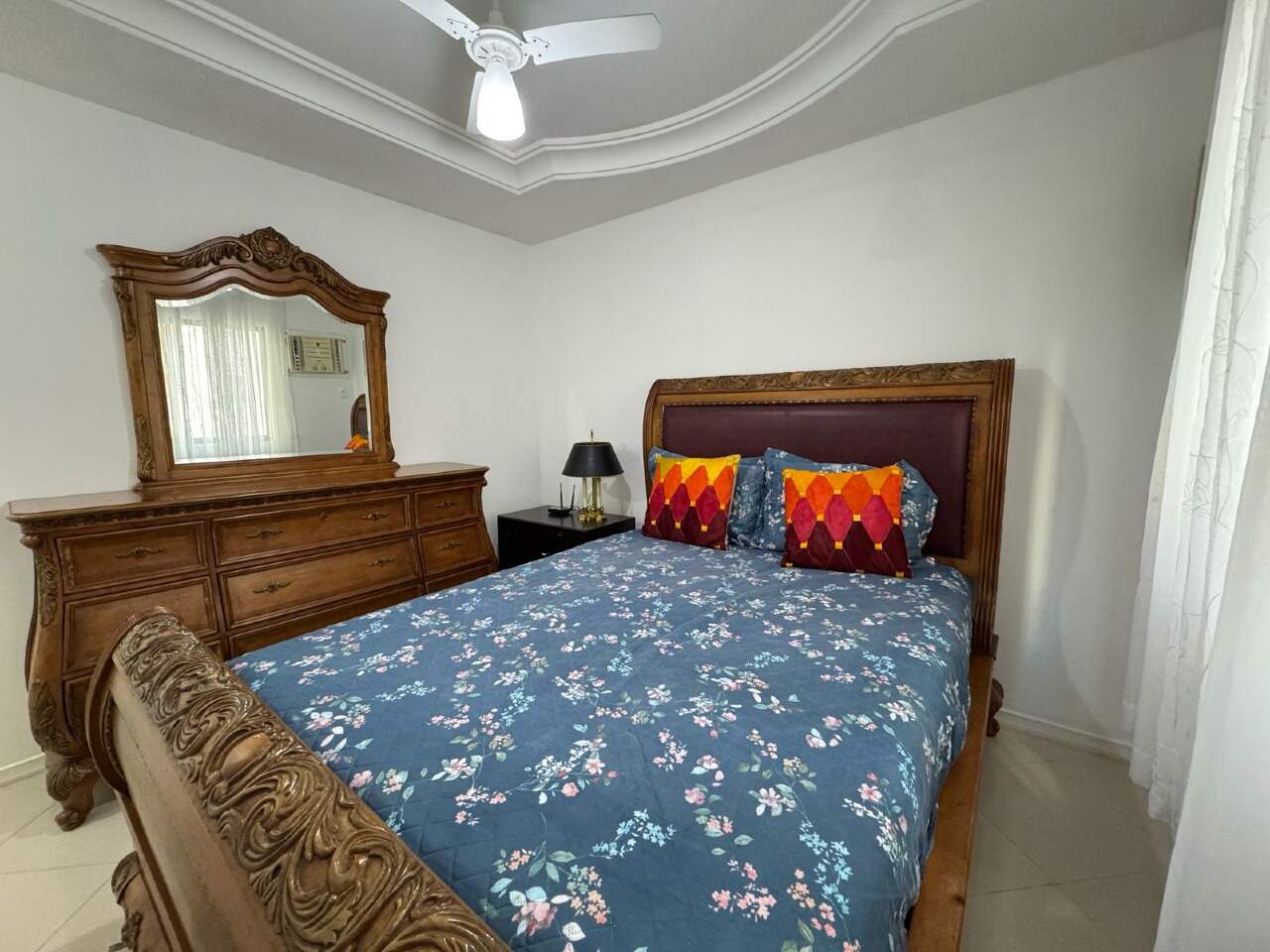 Apartamento à venda no Meia Praia: