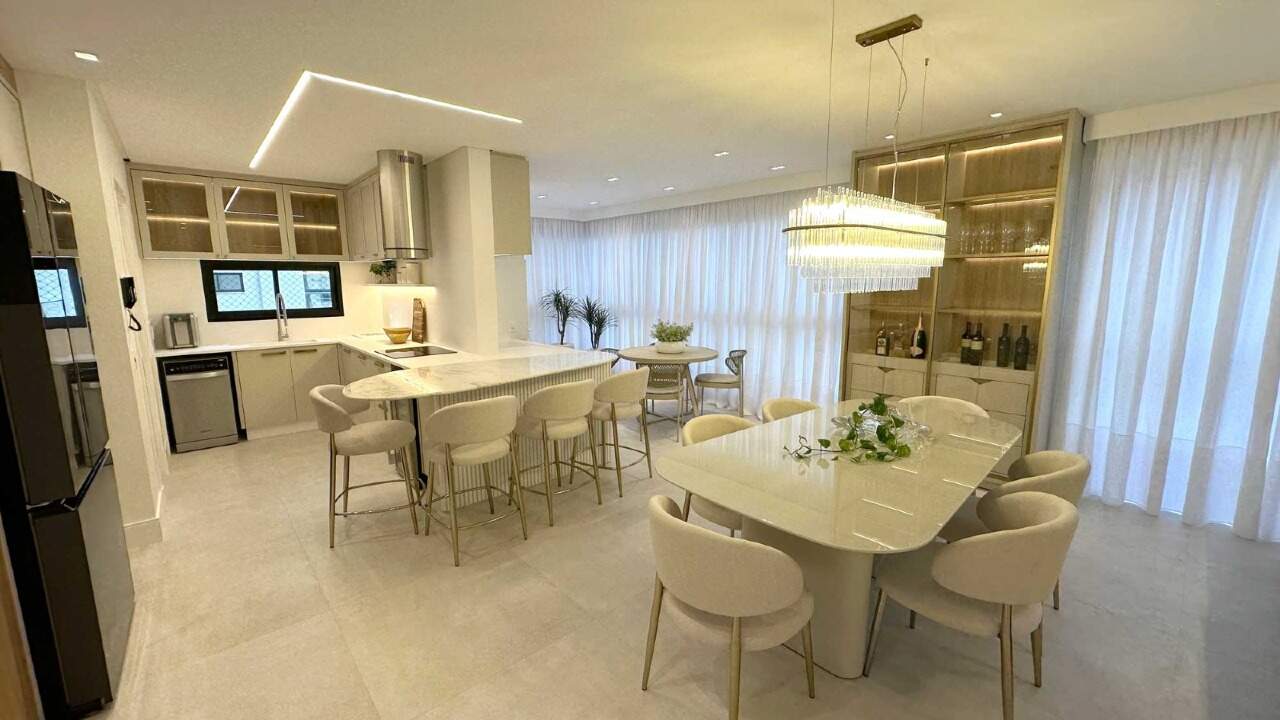 Apartamento à venda no Meia Praia: 
