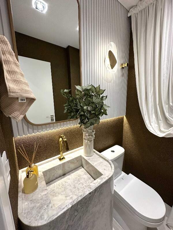 Apartamento à venda no Meia Praia: 