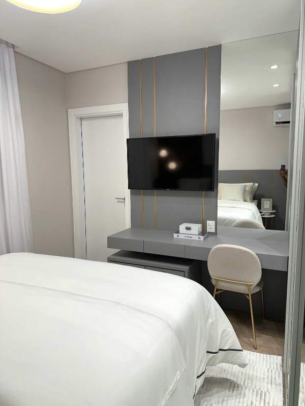 Apartamento à venda no Meia Praia: 