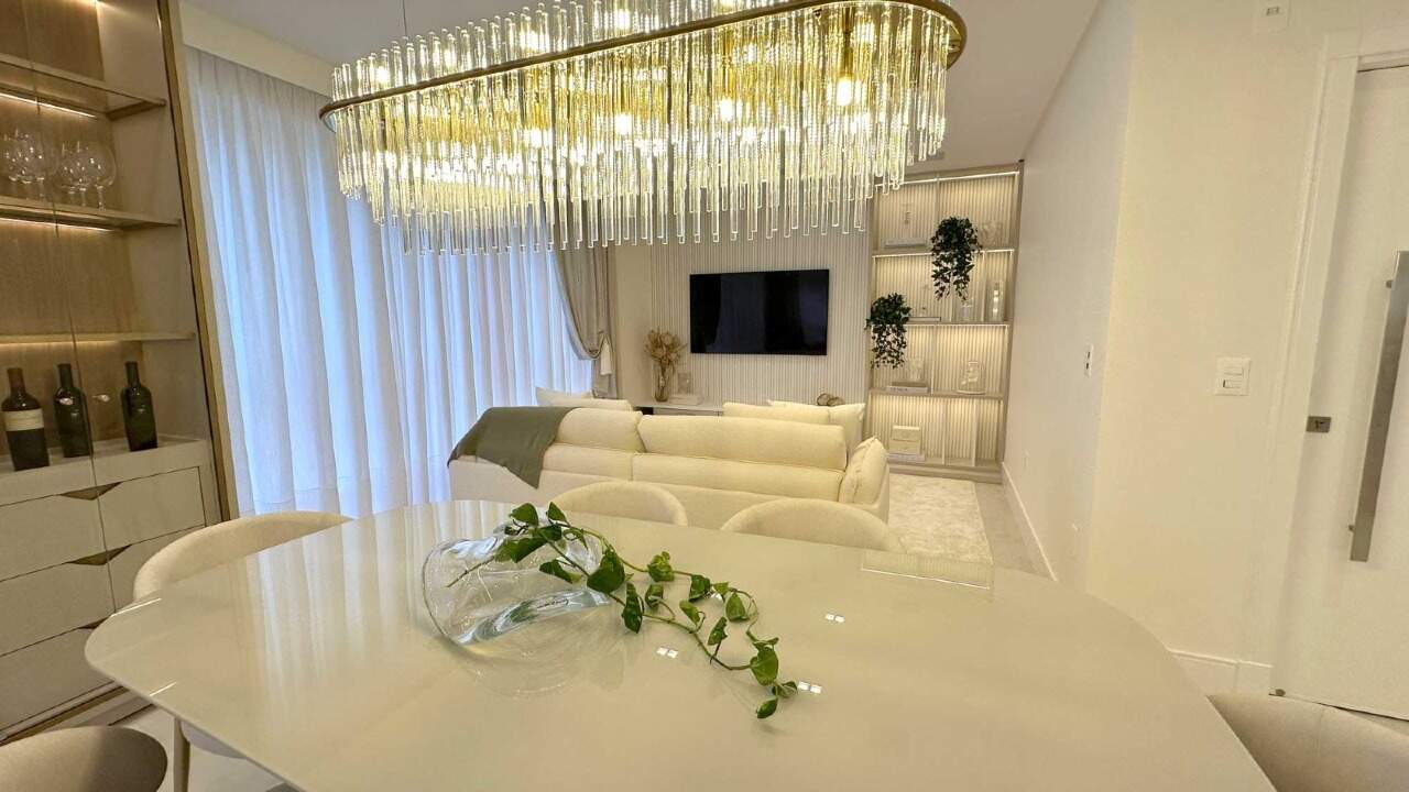 Apartamento à venda no Meia Praia: 