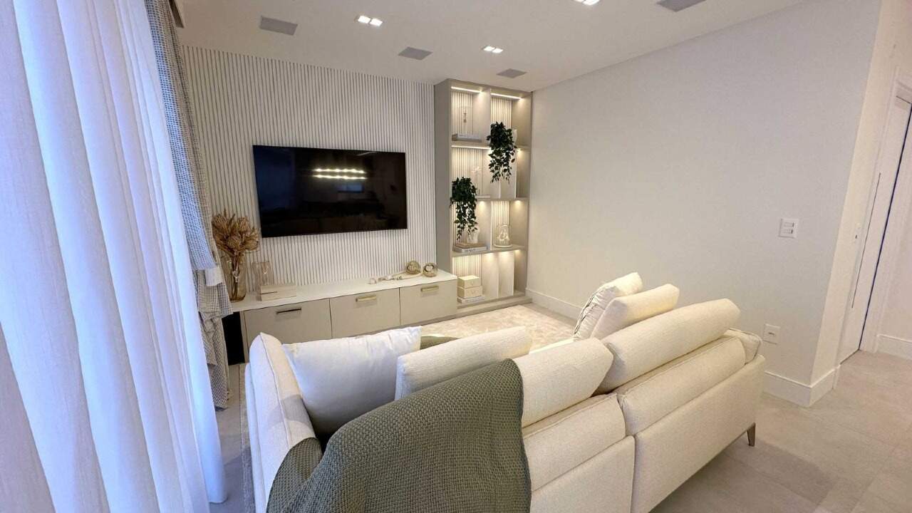 Apartamento à venda no Meia Praia: 