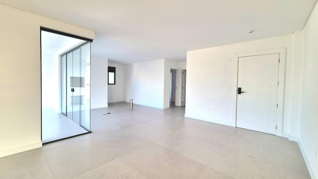 Apartamento à venda no Meia Praia: 