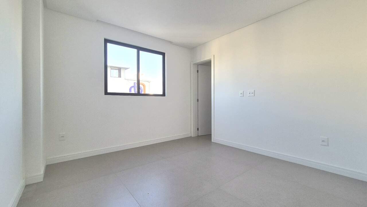 Apartamento à venda no Meia Praia: 
