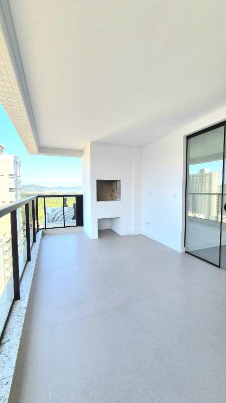 Apartamento à venda no Meia Praia: 