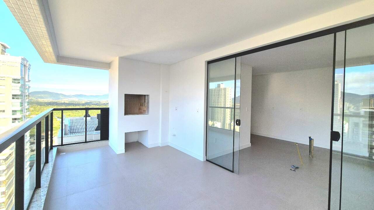 Apartamento à venda no Meia Praia: 
