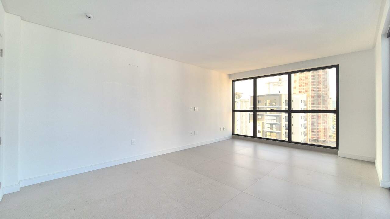 Apartamento à venda no Meia Praia: 